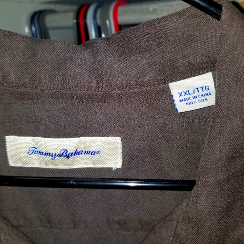 100% silk Tommy Bahama button up (XXL)
